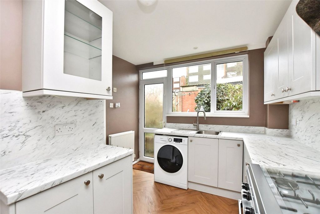 Property photo 2 of 18 Kitchen