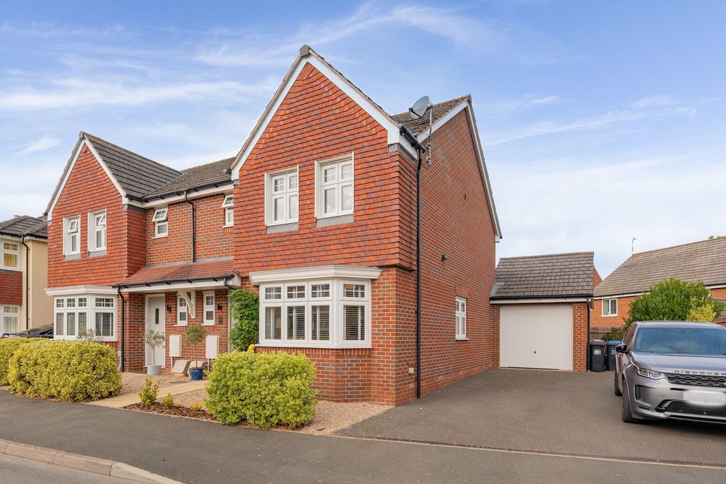 Property photo 1 of 32