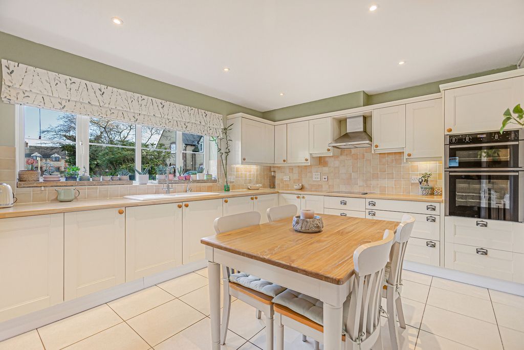 Property photo 3 of 38