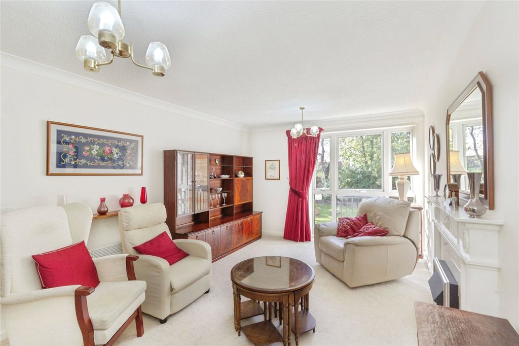 Property photo 2 of 14 Lounge