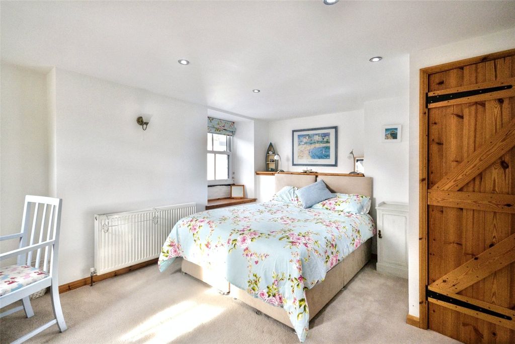 Property photo 3 of 14 Bedroom