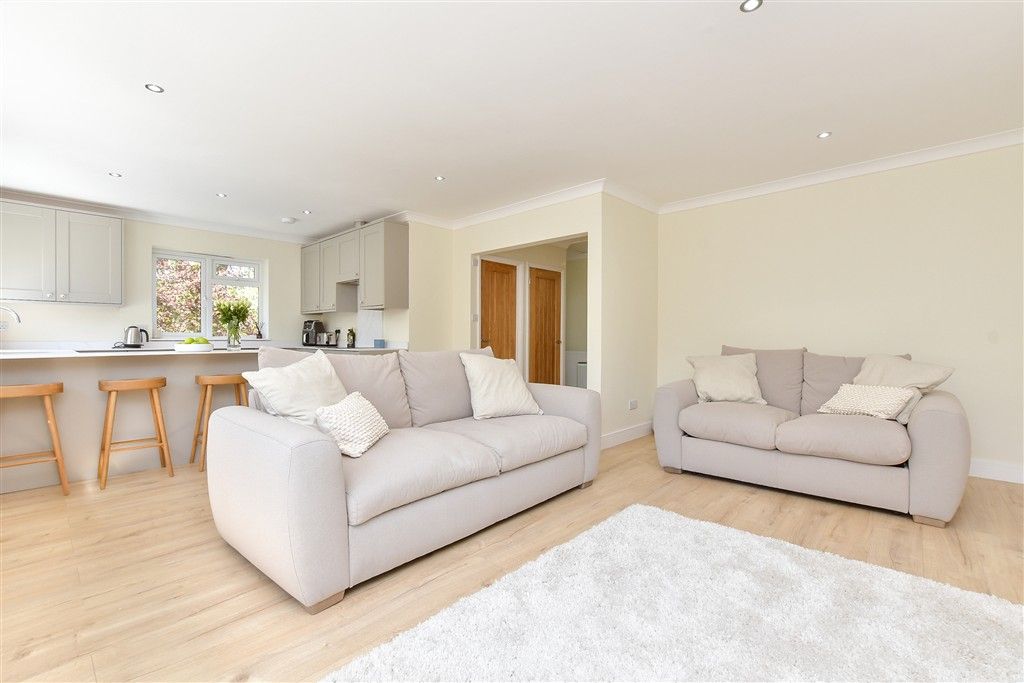 Property photo 2 of 16 Lounge / Kitchen