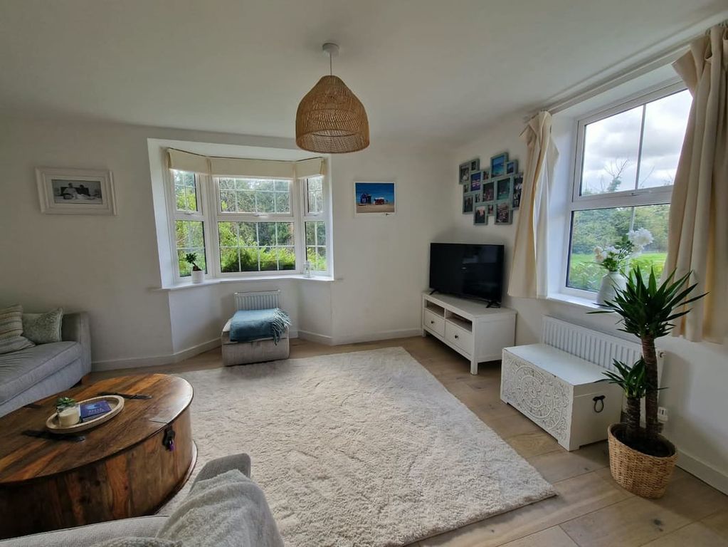 Property photo 2 of 31