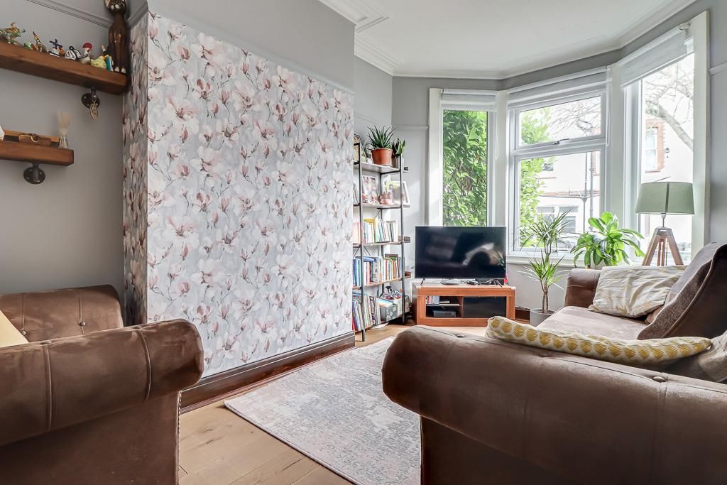 Property photo 3 of 14 Lounge