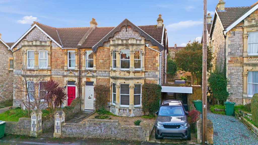 Property photo 1 of 31