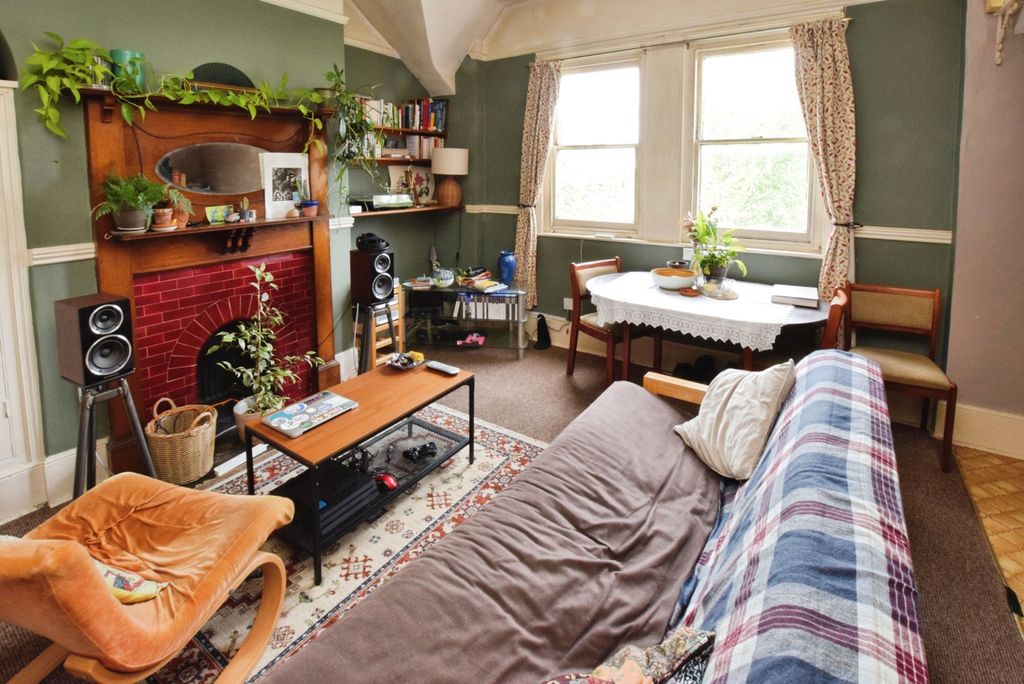 Property photo 3 of 6