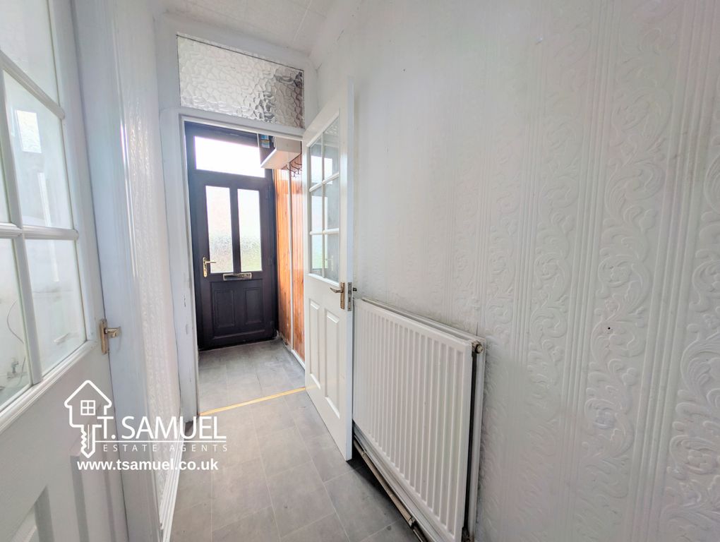 Property photo 2 of 27 Hallway