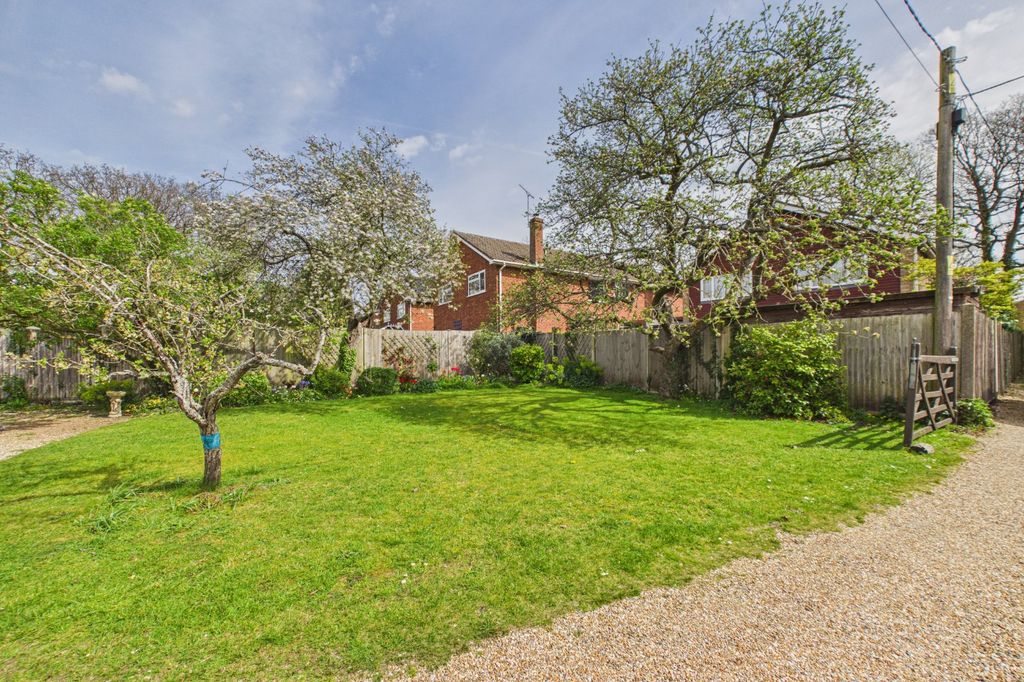 Property photo 2 of 18 Picture No. 23