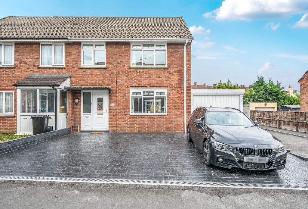 Property photo 1 of 19 1331493-1-68890Ab...