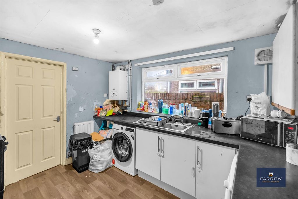 Property photo 3 of 20 Kitchen