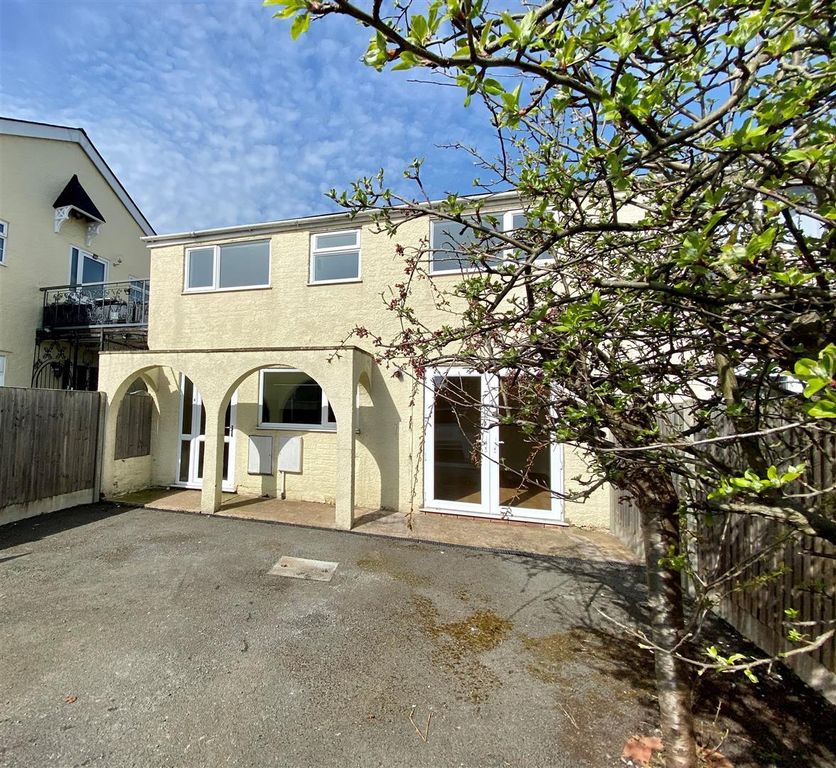 Property photo 1 of 7 Front.Jpg