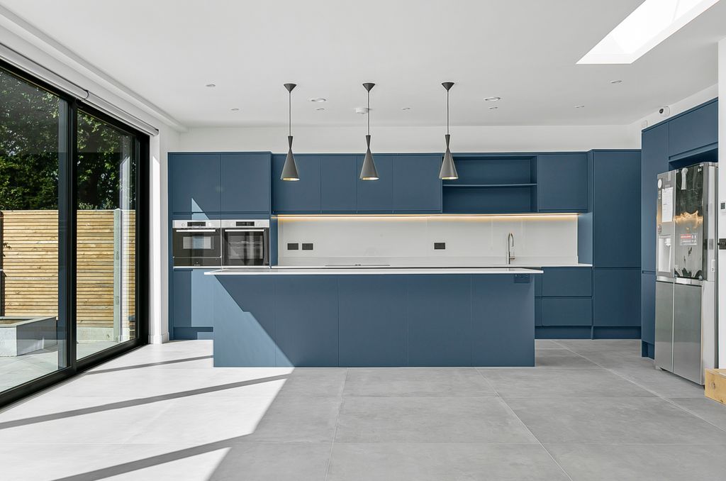 Property photo 1 of 28