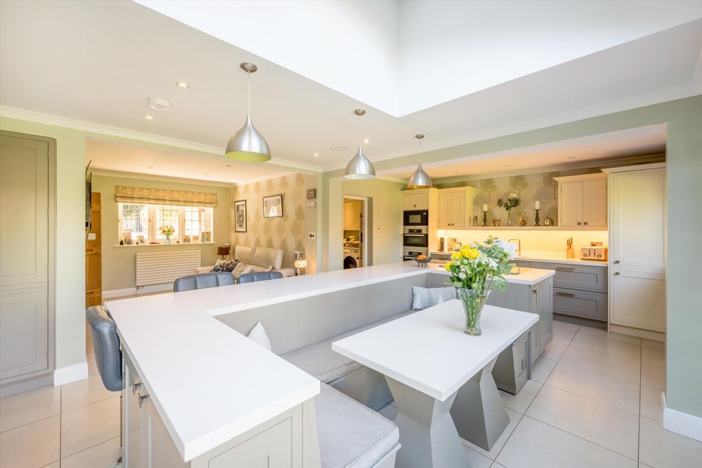 Property photo 3 of 31 Image