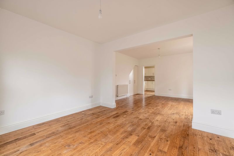 Property photo 3 of 10 Photo 6