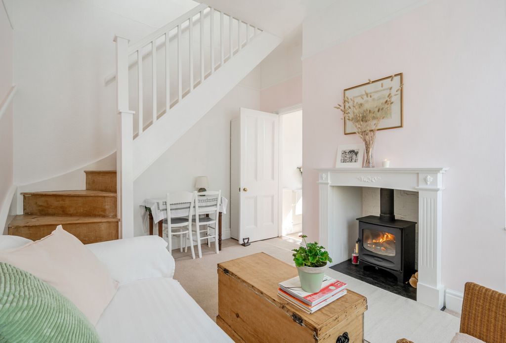 Property photo 2 of 22 16-6824716c9c6E1-...
