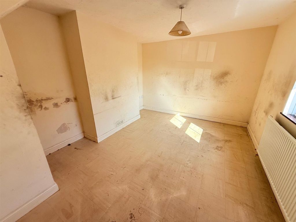 Property photo 3 of 7 Living Room