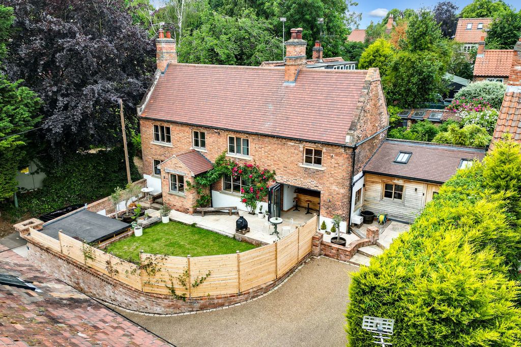 Property photo 1 of 30