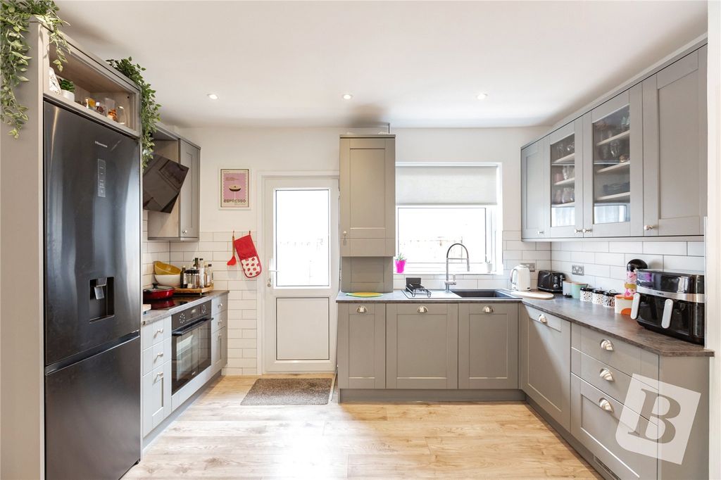 Property photo 2 of 14 Kitchen