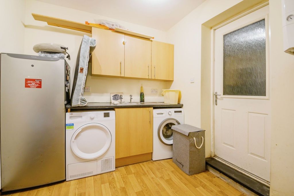 Property photo 3 of 33 Utility Room