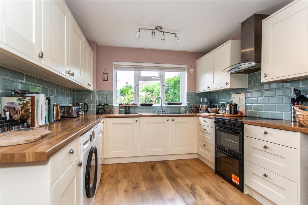 Property photo 2 of 26