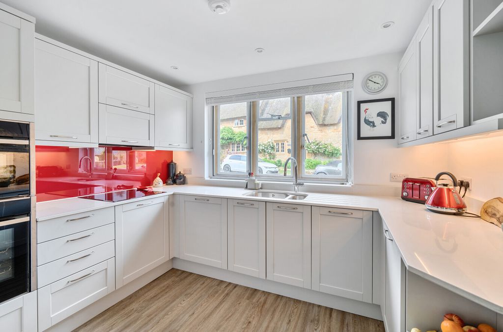Property photo 3 of 28 1305865-8-684Af16...