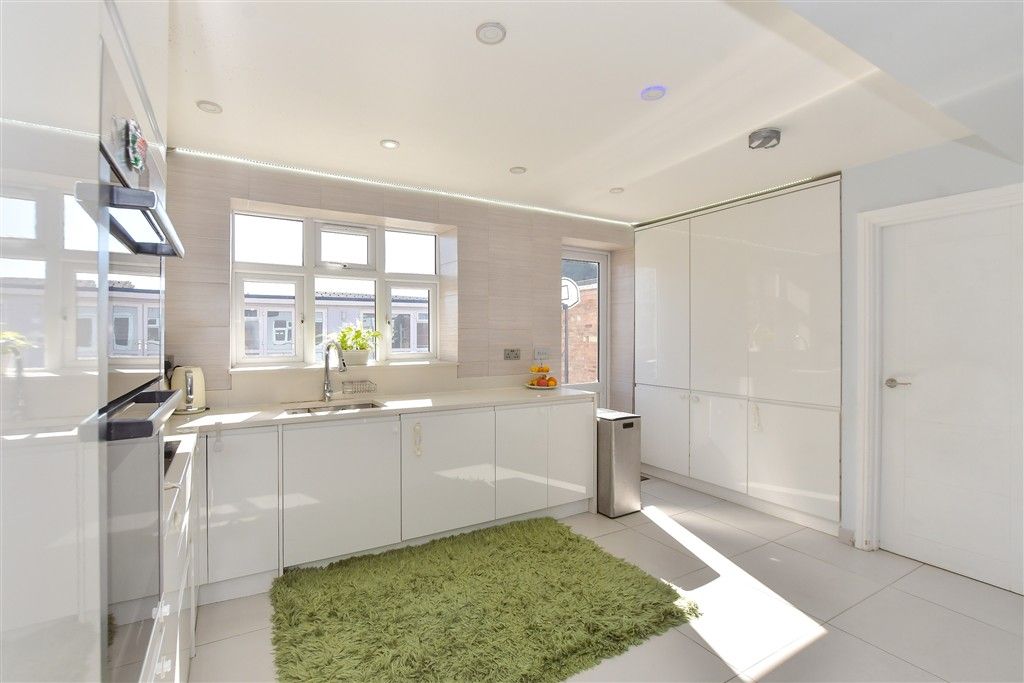 Property photo 3 of 13 Kitchen