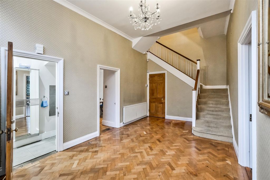 Property photo 2 of 34