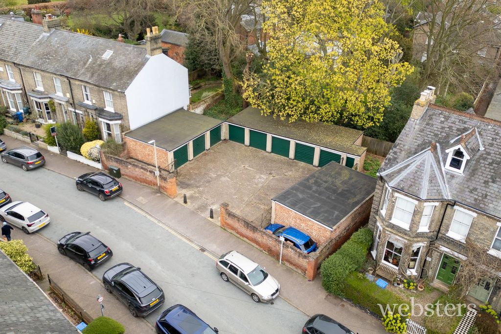 Property photo 2 of 10