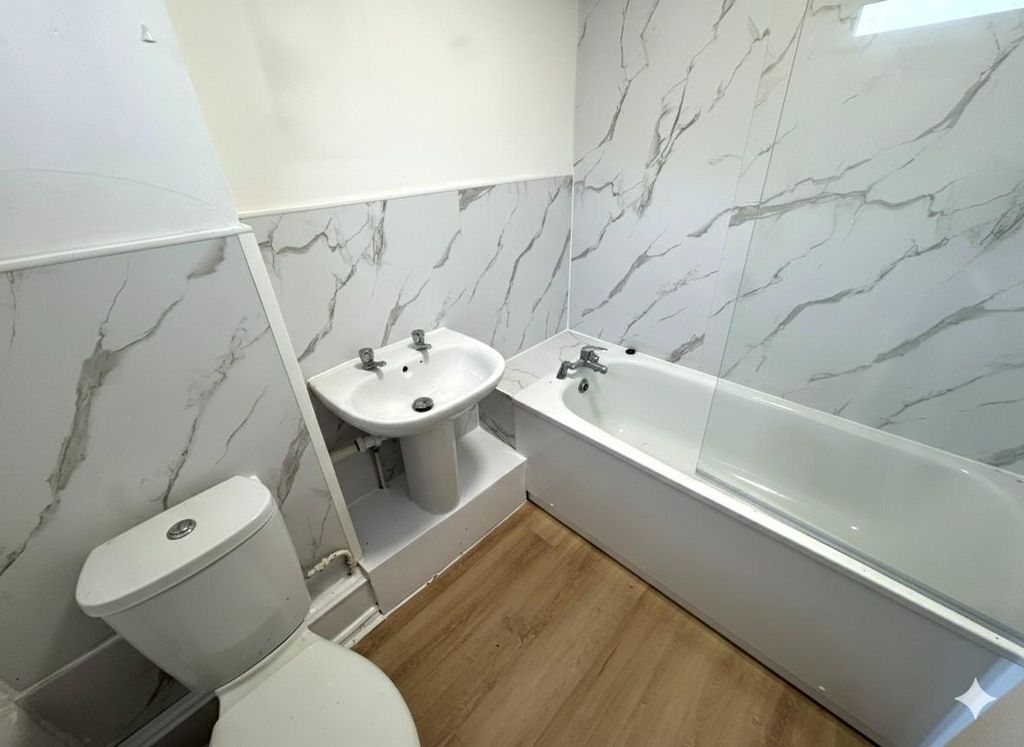 Property photo 3 of 9 Bath 1.2.Jpg