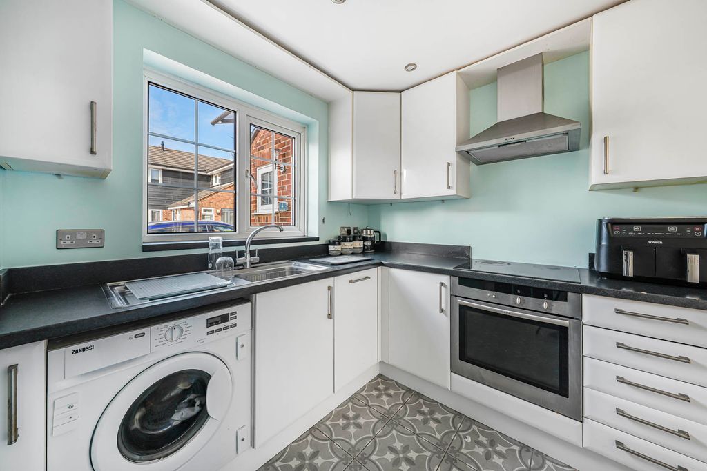 Property photo 2 of 24