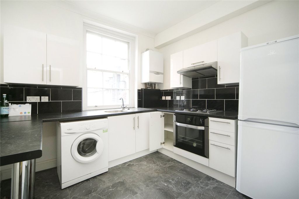 Property photo 2 of 7 Kitchen