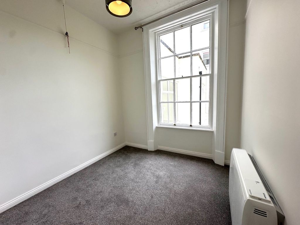 Property photo 3 of 8 Bedroom