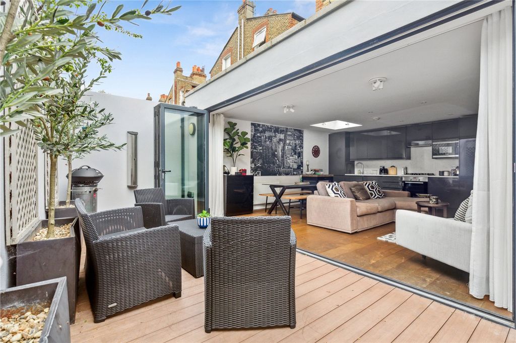 Property photo 2 of 14 Picture No. 20