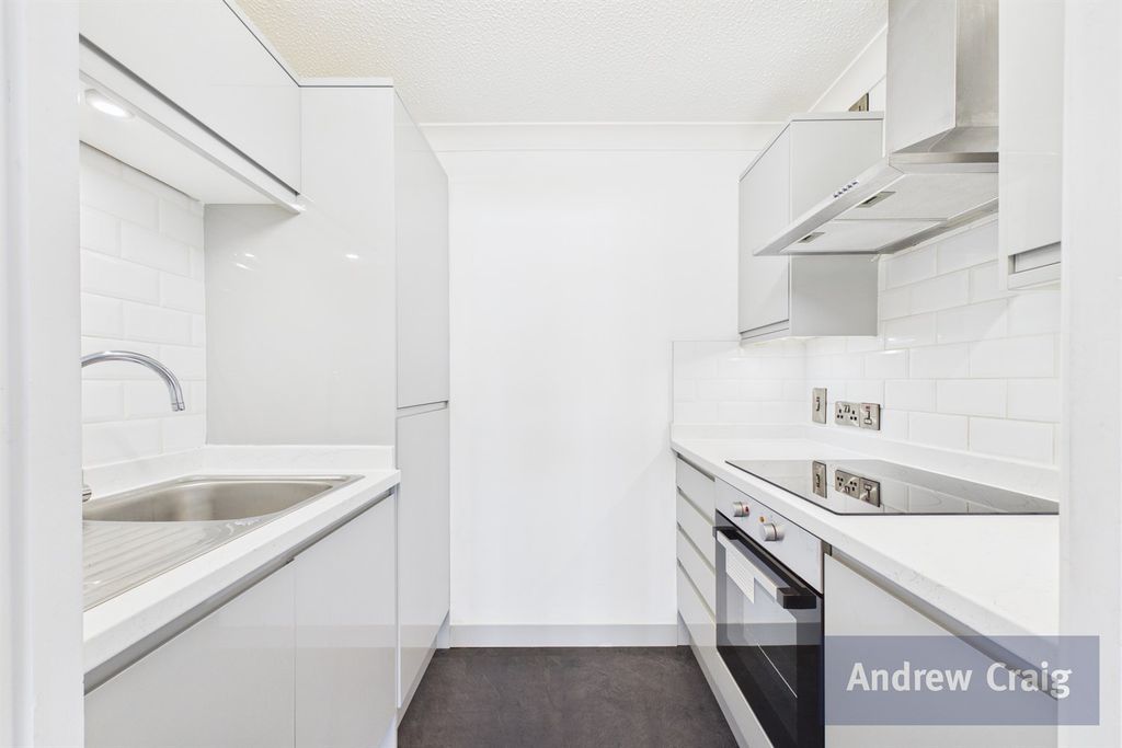 Property photo 3 of 14 Kitchen