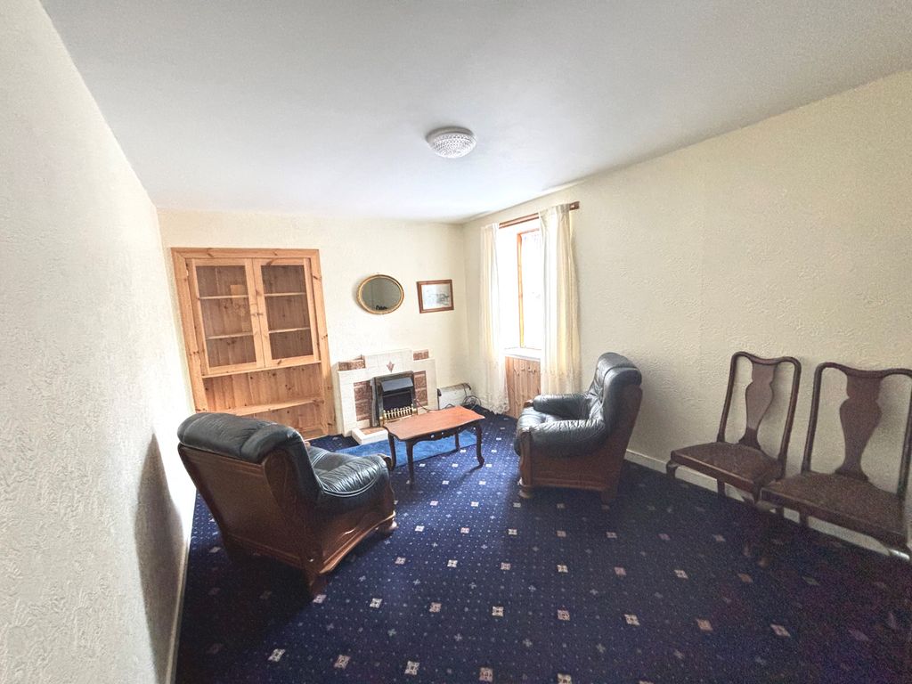 Property photo 2 of 10 Lounge