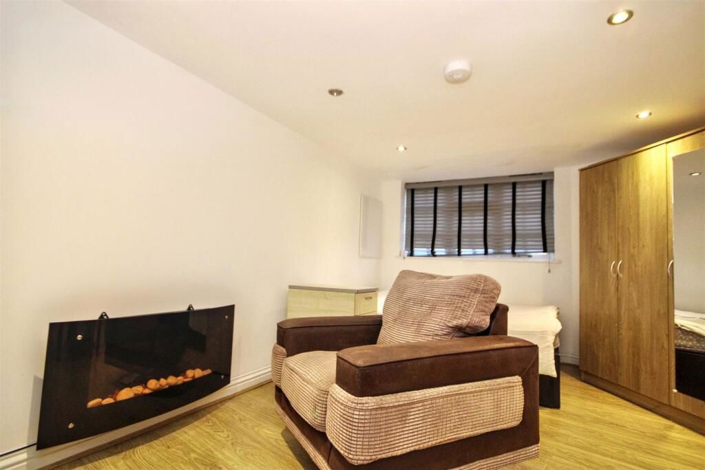 Property photo 3 of 6