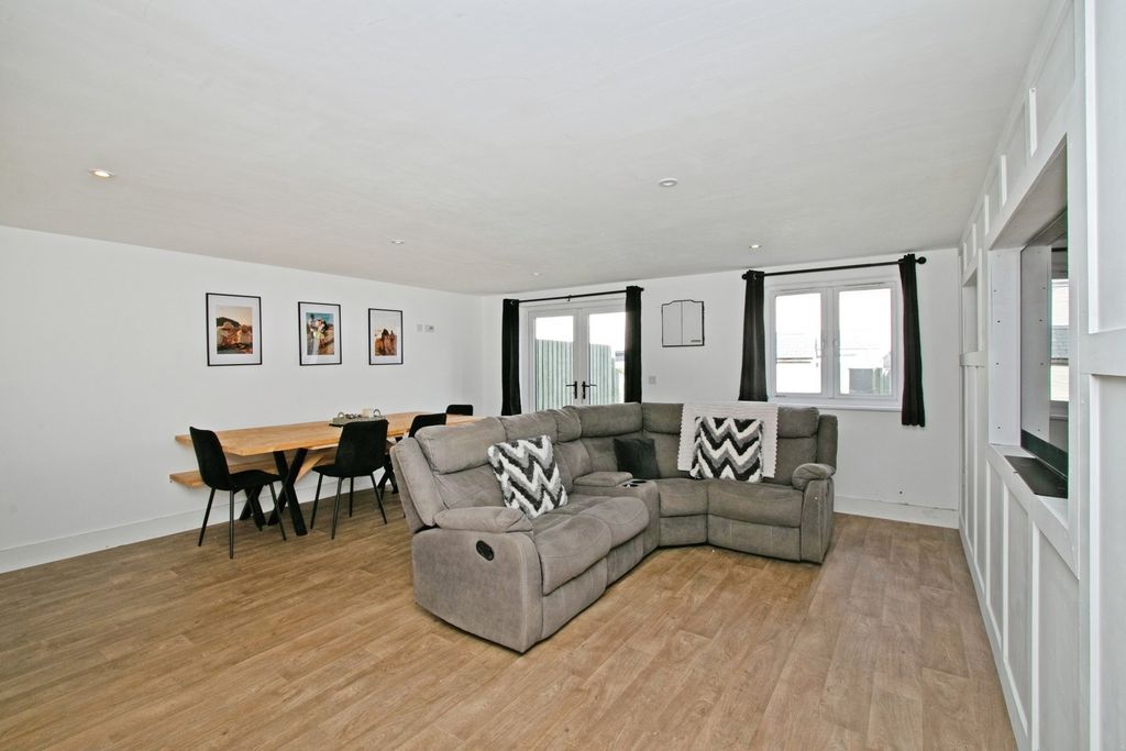 Property photo 2 of 23 Living Room