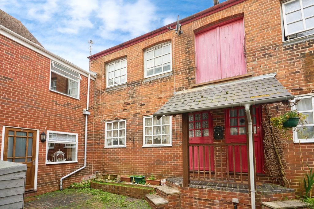 Property photo 1 of 11 Front