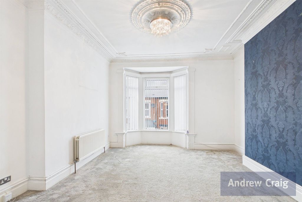 Property photo 2 of 15 Lounge