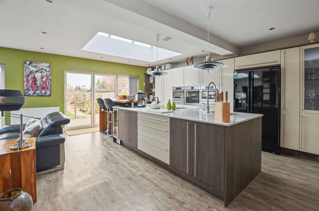 Property photo 2 of 40 Kitchen