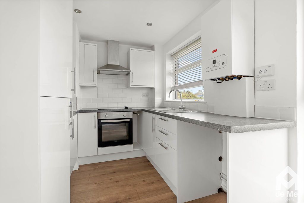 Property photo 3 of 12 Photo 5