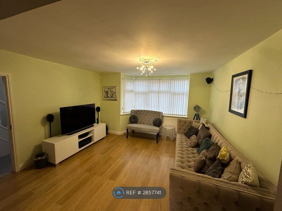Property photo 2 of 11 Living Room