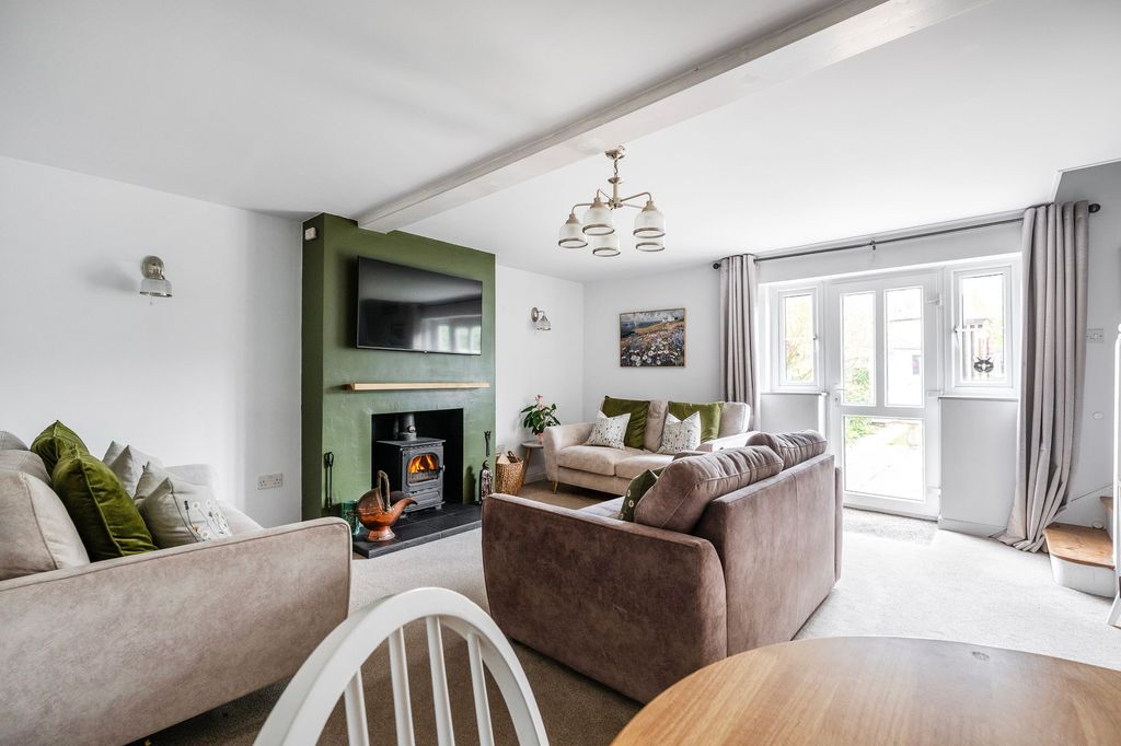 Property photo 2 of 20