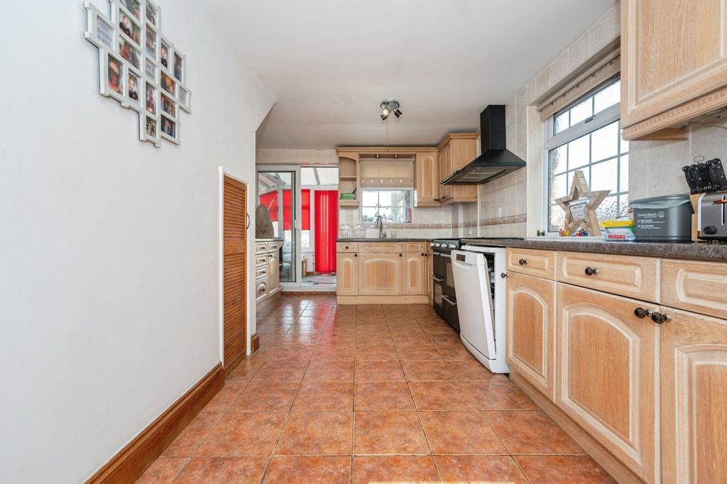Property photo 3 of 16 Kitchen