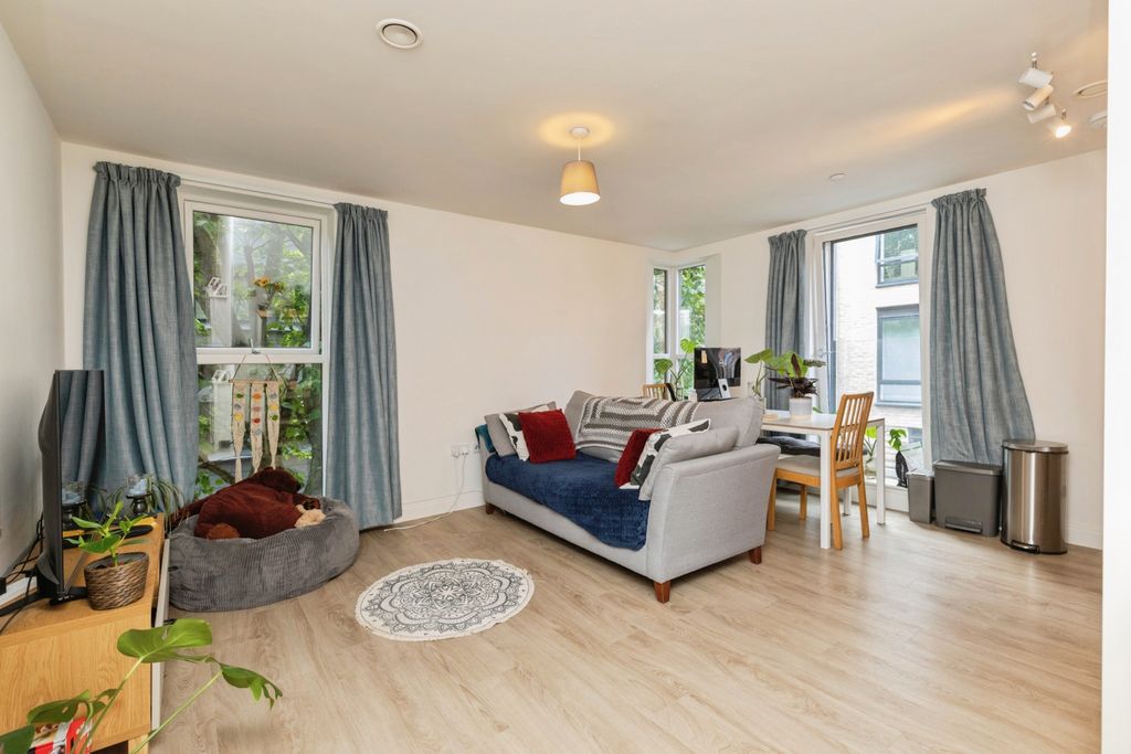 Property photo 2 of 11