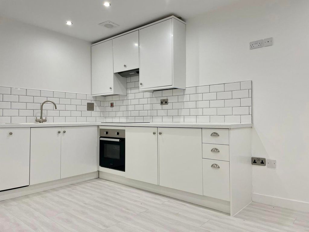Property photo 2 of 5 Kitchen