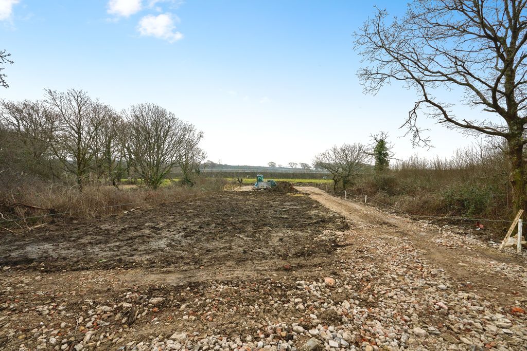 Property photo 3 of 11 Plot