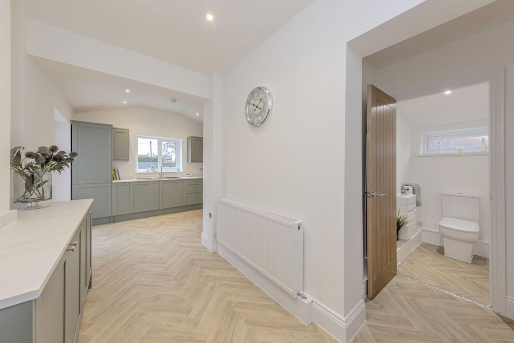 Property photo 3 of 28