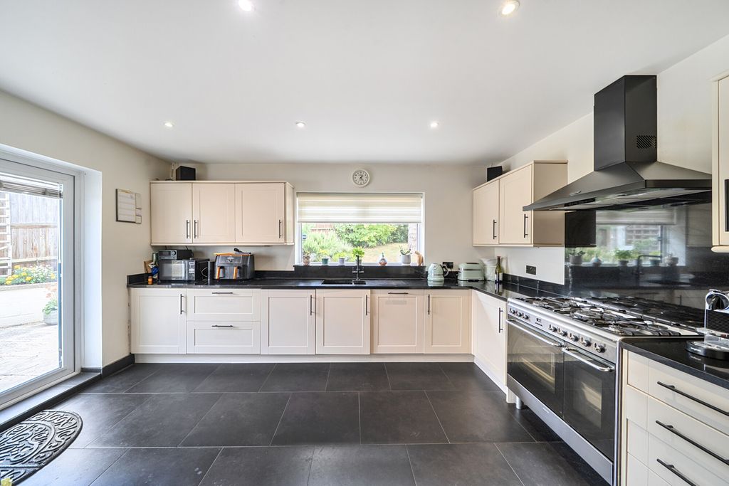 Property photo 3 of 21 1492739-13-6A58F6...