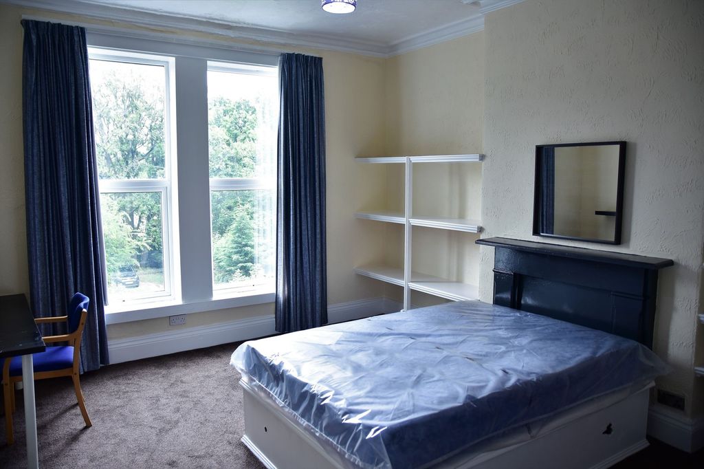 Property photo 2 of 8 A Bright And Well-Maintained Bedroom Featuring A l...